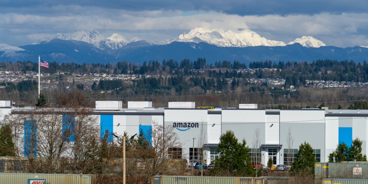 Injured-amazon-picker-fulfillment-center-worker-washington-workers-compensation-attorney-washington-law-center